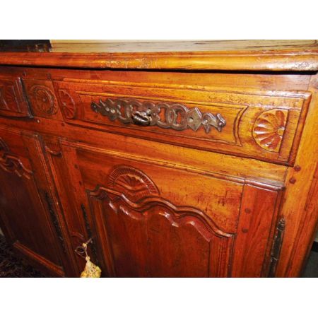 Antikes Buffet aus massivem Kirschhholz 1760