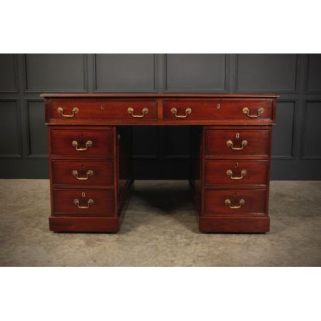 Antiker Georgianischer Massivholz Mahagoni Schreibtisch von 1770, Ochsenblutrotes Leather Top, Sockelschreibtisch, Partner's Desk