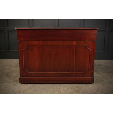 Antiker Georgianischer Massivholz Mahagoni Schreibtisch von 1770, Ochsenblutrotes Leather Top, Sockelschreibtisch, Partner's Desk