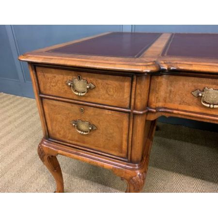 Antiker Englischer Schreibtisch, Partners' Desk, Schreibtisch im Queen Anne Stil, Massivholz Schreibtisch Eiche, Walnuss Wurzelholz Schreibtisch