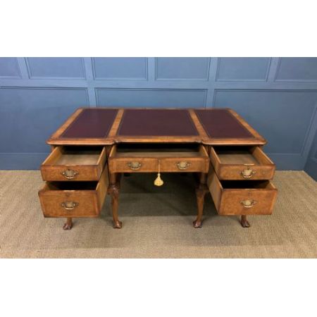 Antiker Englischer Schreibtisch, Partners' Desk, Schreibtisch im Queen Anne Stil, Massivholz Schreibtisch Eiche, Walnuss Wurzelholz Schreibtisch