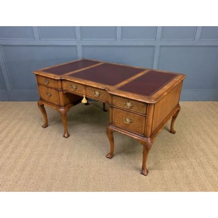 Antiker Englischer Schreibtisch, Partners' Desk, Schreibtisch im Queen Anne Stil, Massivholz Schreibtisch Eiche, Walnuss Wurzelholz Schreibtisch