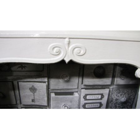 Kleine antike Kaminumrandung aus Eisen, weiß gestrichen, ca. 19. Jh.