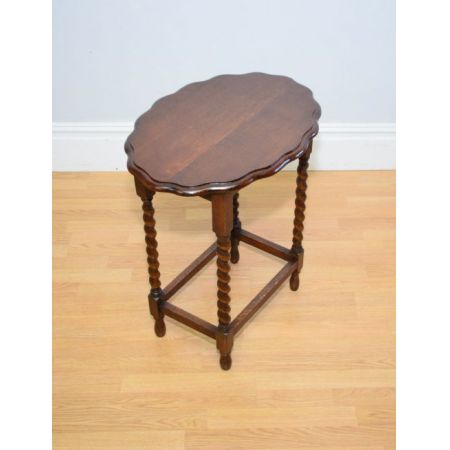 Antiker Beistelltisch aus Eichenholz