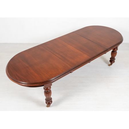 Ausziehbarer Esstisch im viktorianischen Stil