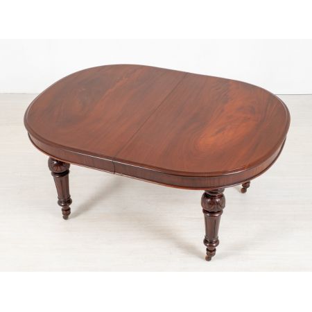 Antiker ausziehbarer Esstisch aus Mahagoni
