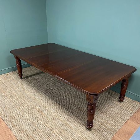 Großer antiker Esstisch aus Nussbaumholz