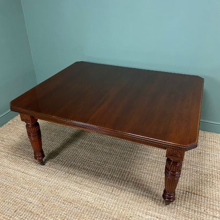 Großer antiker Esstisch aus Nussbaumholz