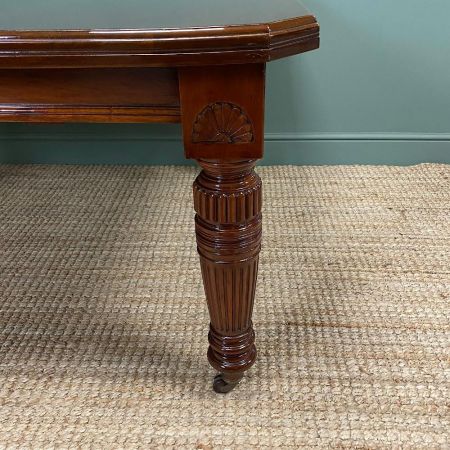 Großer antiker Esstisch aus Nussbaumholz