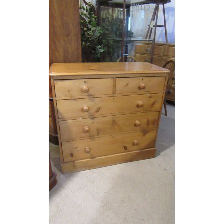 Antike Kommode aus Kiefernholz