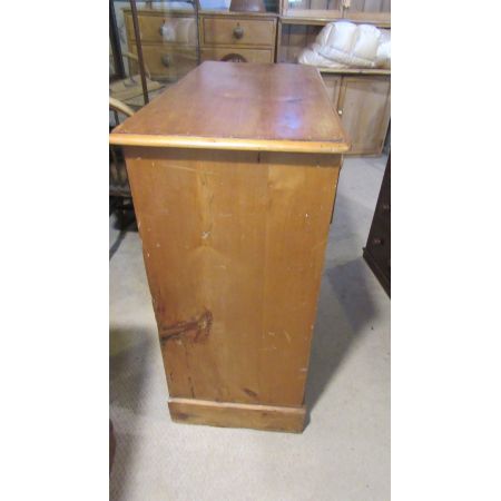 Antike Kommode aus Kiefernholz