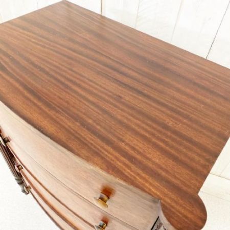 Antike amerikanische Kommode