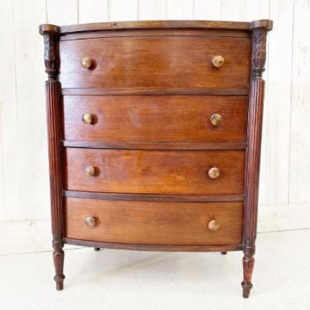 Antike amerikanische Kommode