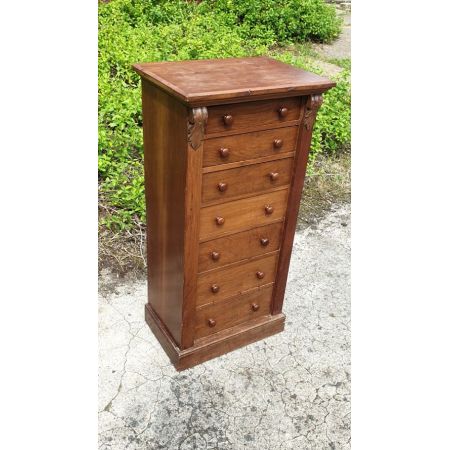 Antike Wellington-Kommde aus Nussbaumholz.