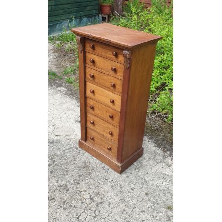 Antike Wellington-Kommde aus Nussbaumholz.