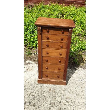 Antike Wellington-Kommde aus Nussbaumholz.