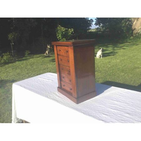 Antike Miniatur-Wellington- Kommode