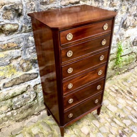 Antike Wellington-Kommode aus Mahagoni