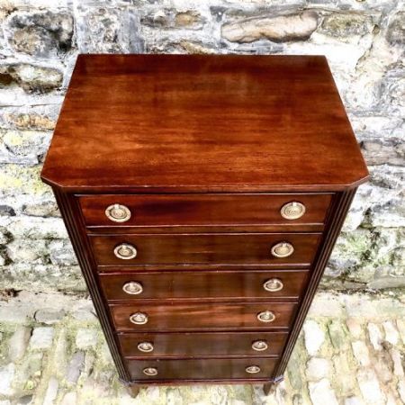 Antike Wellington-Kommode aus Mahagoni