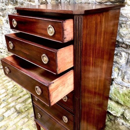Antike Wellington-Kommode aus Mahagoni