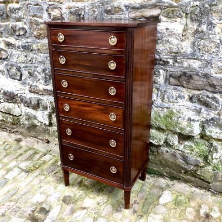 Antike Wellington-Kommode aus Mahagoni