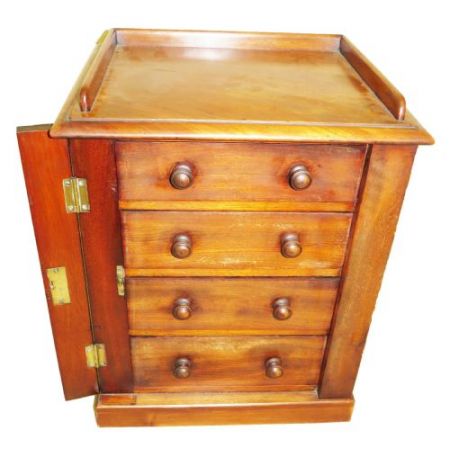 Miniatur Wellington Kommode aus dem 19. Jahrhundert19th century mahogany miniature wellington chest