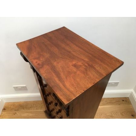 Wellington Kommode aus Nussholz