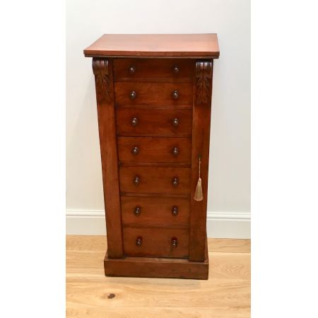 Wellington Kommode aus Nussholz