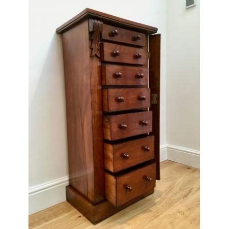 Wellington Kommode aus Nussholz