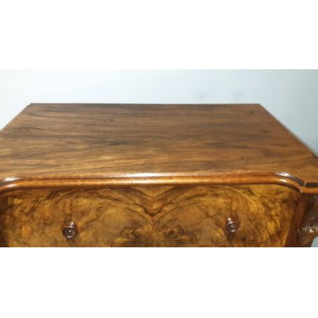 Antike Wellington Kommode aus massivem Wurzelnussholzoutstanding victorian