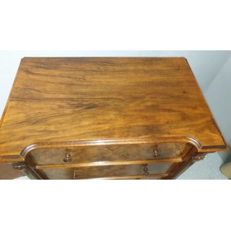 Antike Wellington Kommode aus massivem Wurzelnussholzoutstanding victorian