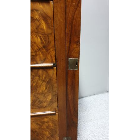 Antike Wellington Kommode aus massivem Wurzelnussholzoutstanding victorian