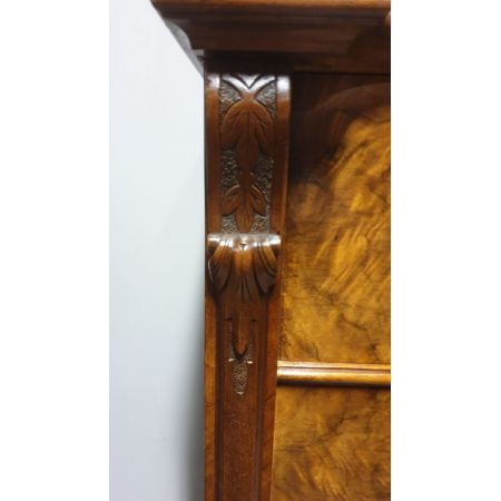 Antike Wellington Kommode aus massivem Wurzelnussholzoutstanding victorian