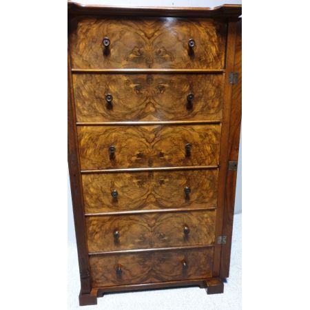 Antike Wellington Kommode aus massivem Wurzelnussholzoutstanding victorian