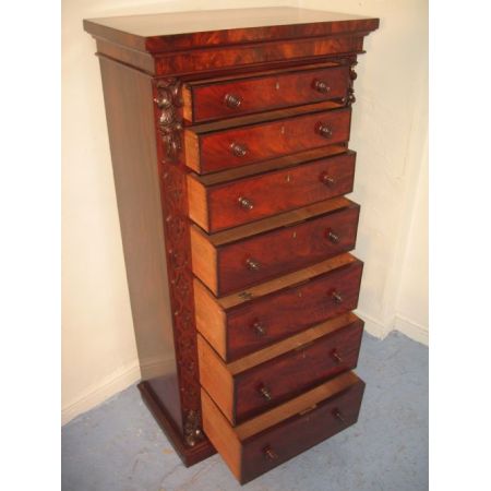 Große antike Wellington-Kommode