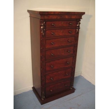 Große antike Wellington-Kommode