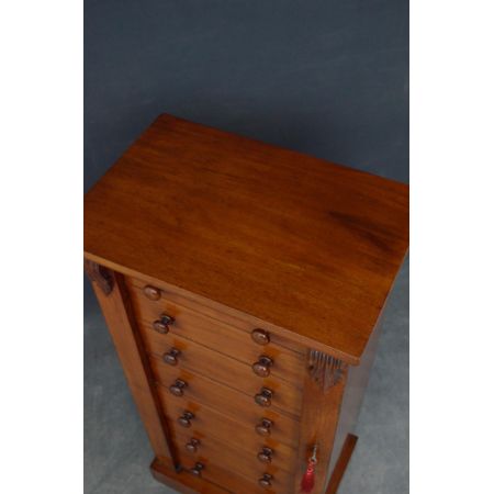 Viktorianische Wellington-Kommode aus Nussbaumholz