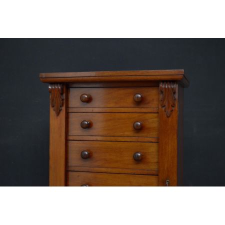 Viktorianische Wellington-Kommode aus Nussbaumholz