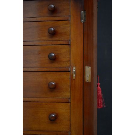 Viktorianische Wellington-Kommode aus Nussbaumholz