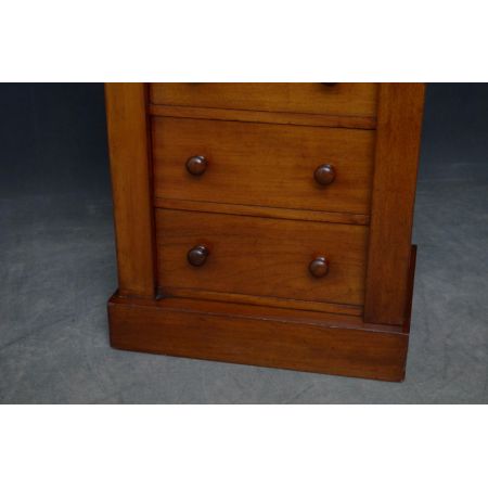 Viktorianische Wellington-Kommode aus Nussbaumholz