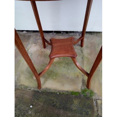 Occassional Table aus massivem Mahagoniholz antik