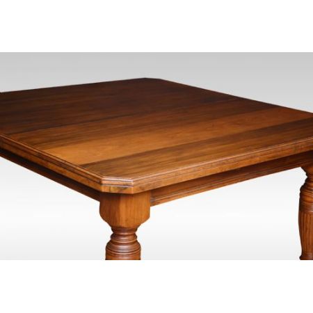 Ausziehbarer Esstisch