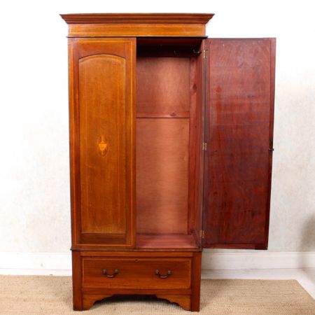 Edwardian Kleiderschrank mit Intarsien