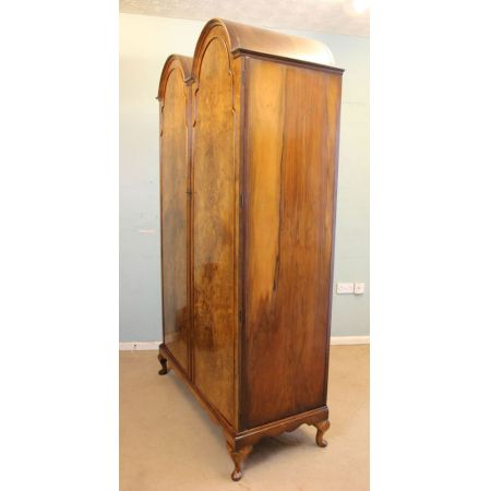 Antike Doppel-Gaderobe aus Nussbaumholz