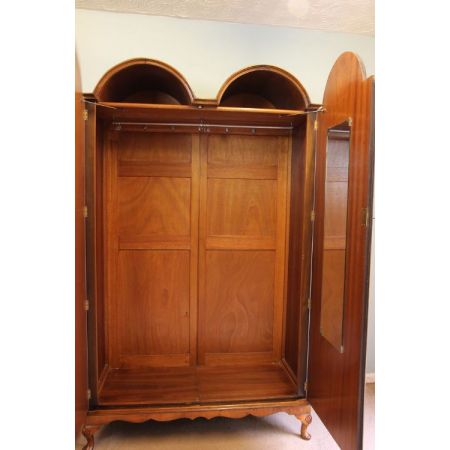 Antike Doppel-Gaderobe aus Nussbaumholz