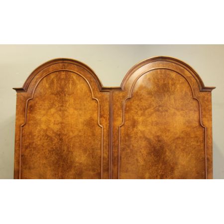 Antike Doppel-Gaderobe aus Nussbaumholz