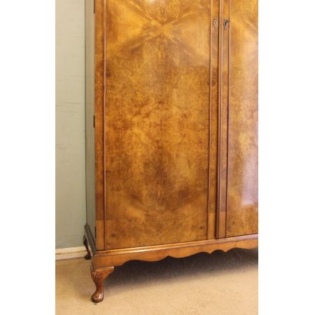 Antike Doppel-Gaderobe aus Nussbaumholz