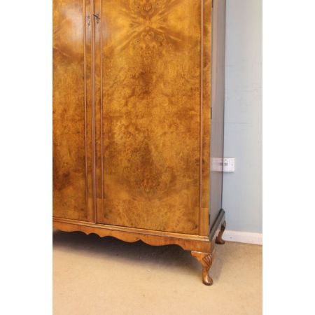 Antike Doppel-Gaderobe aus Nussbaumholz