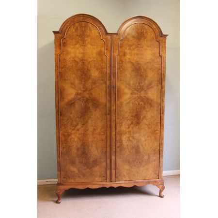 Antike Doppel-Gaderobe aus Nussbaumholz