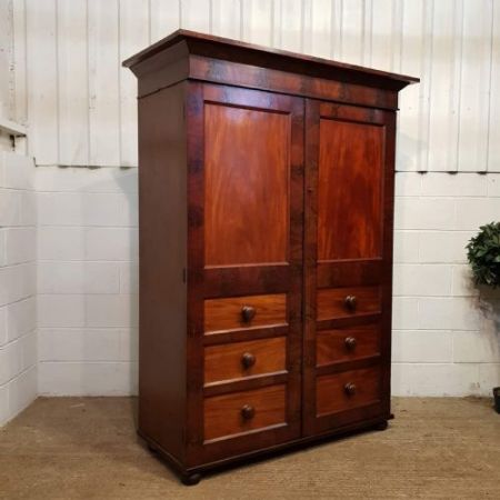 Antiker Mahagoni Kleiderschrank von ca 1830